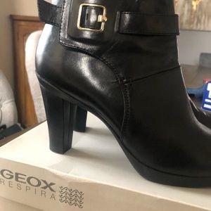 Genuine leather Geox black ankle bootie